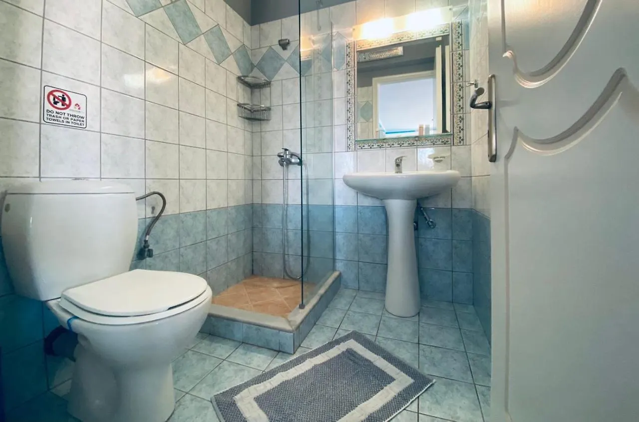 ארגוסטולי Colourful Apartments יוון